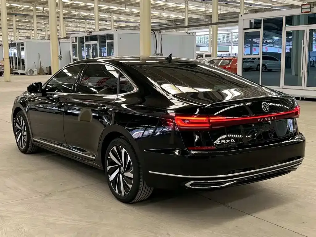 Volkswagen Passat — фото 8