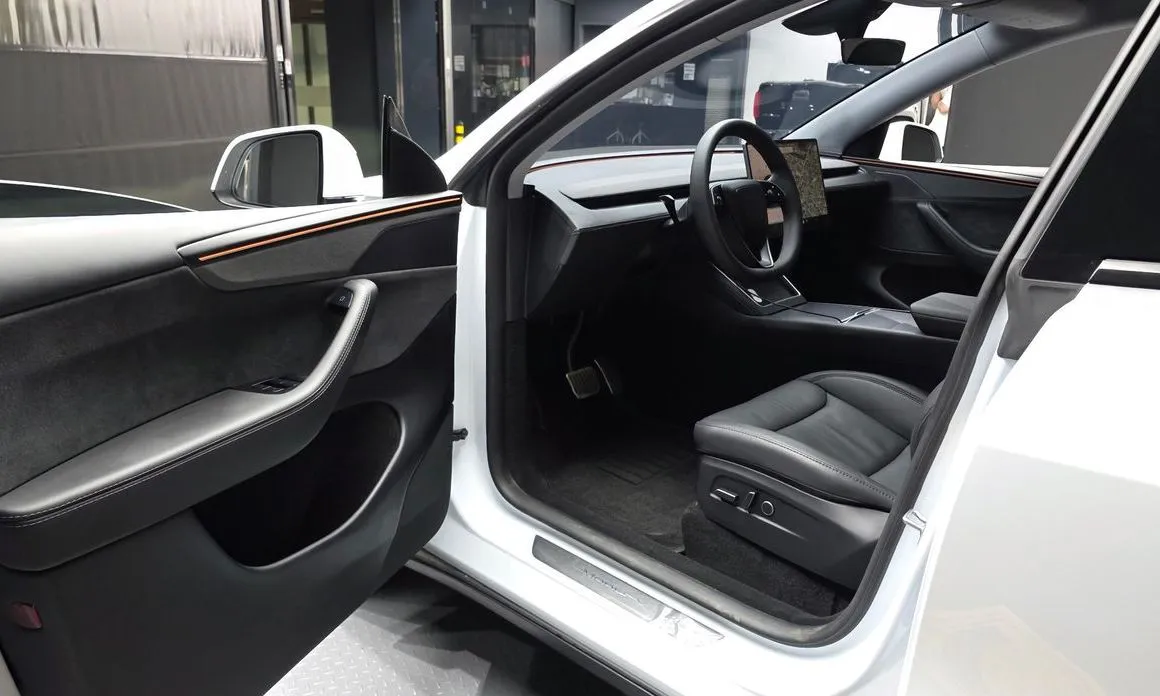 Tesla Model Y — фото 7