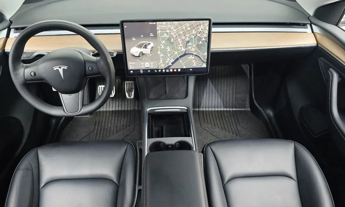 Tesla Model Y — фото 8