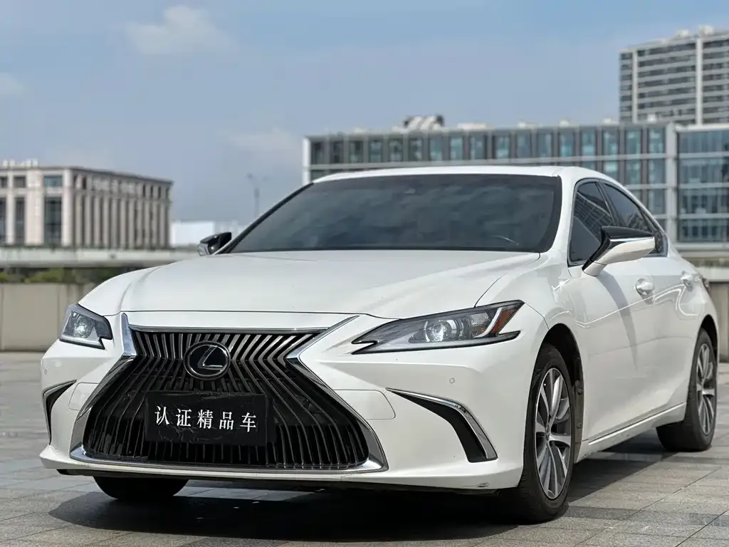 Lexus ES — фото 1