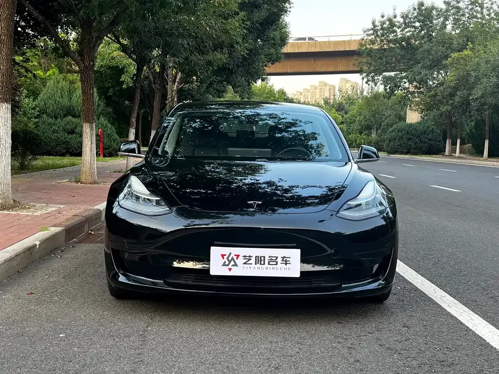 Tesla Model 3 — фото 10
