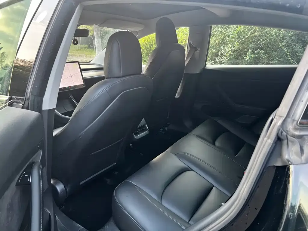 Tesla Model 3 — фото 3