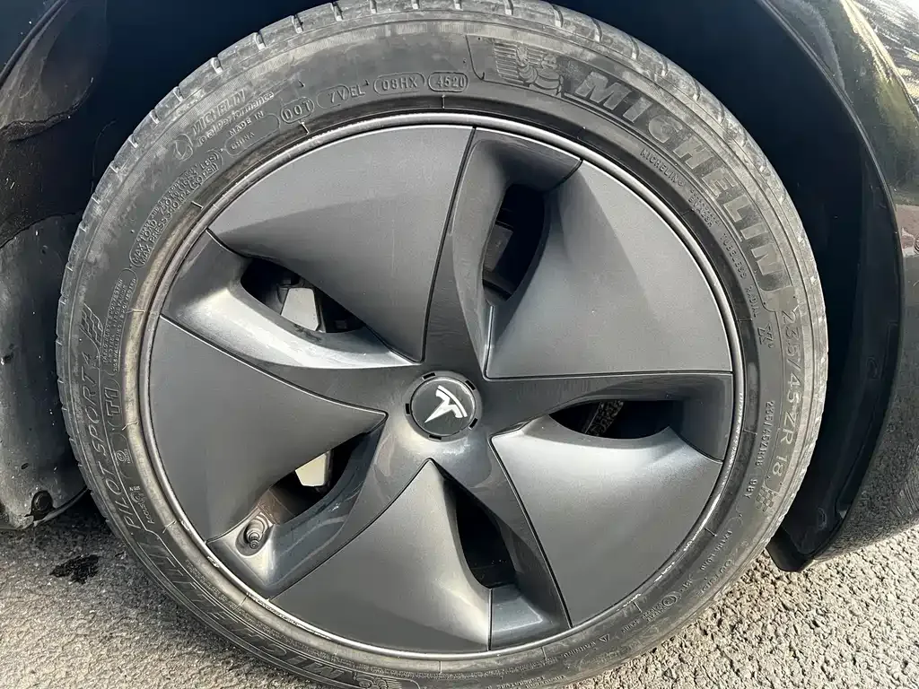 Tesla Model 3 — фото 7