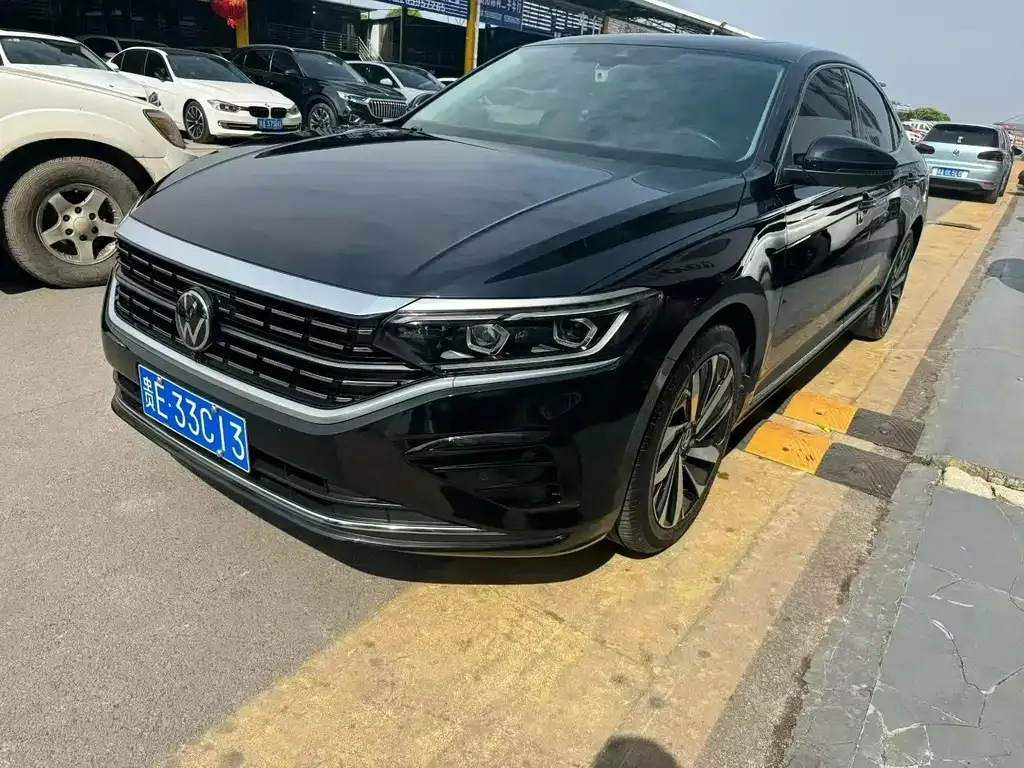 Volkswagen Passat — фото 1