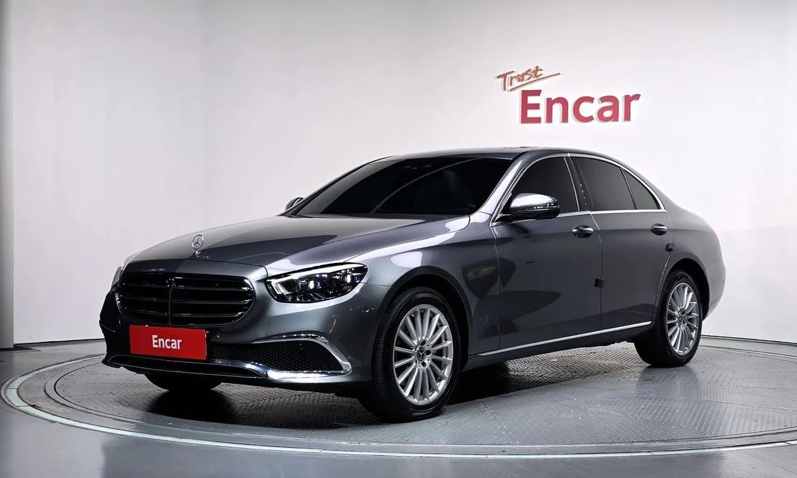 Mercedes-Benz E-Class — фото 1