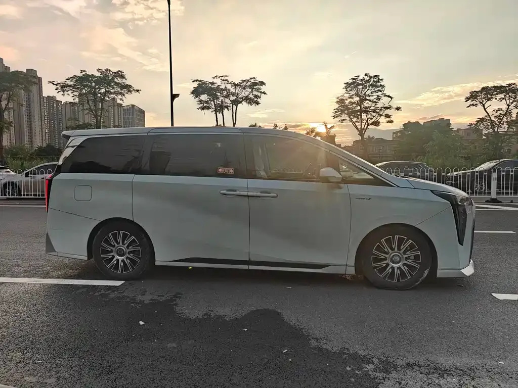 GAC Motor Trumpchi E9 — фото 4