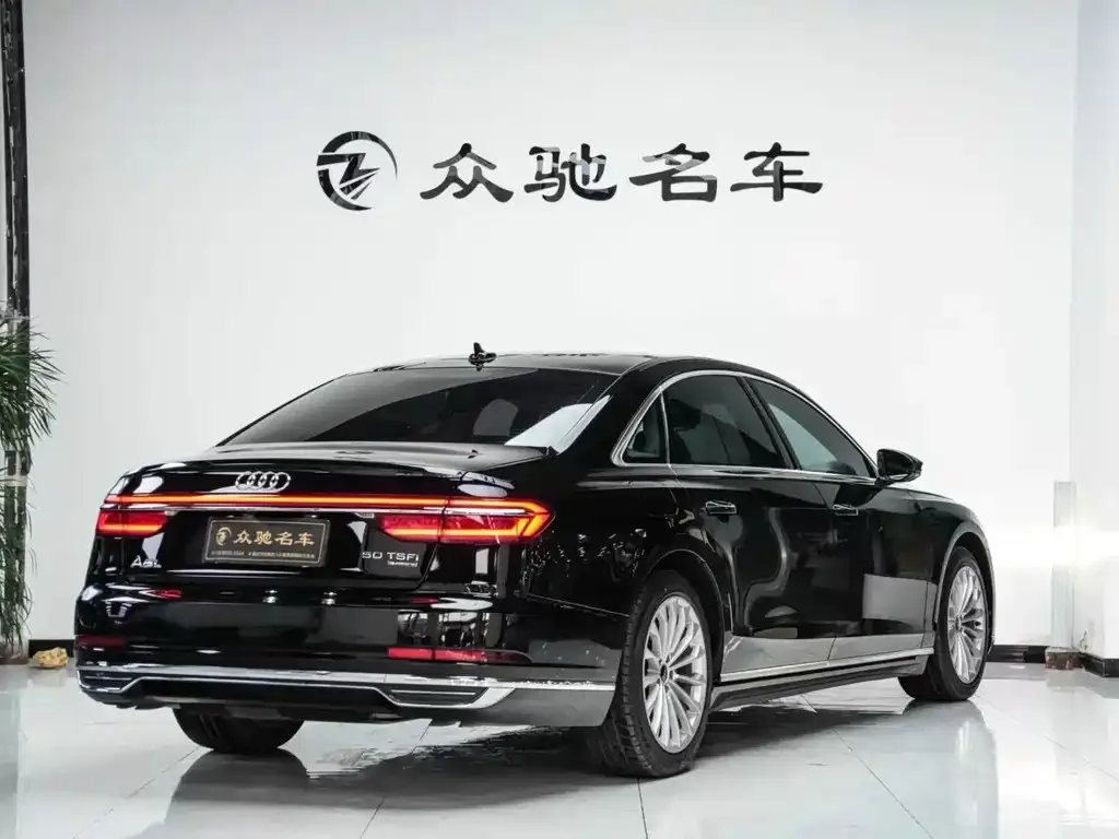 Audi A8 — фото 2