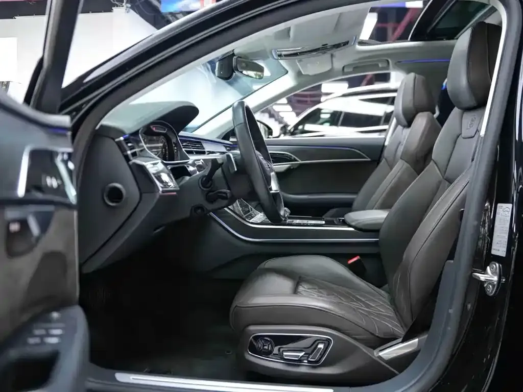 Audi A8 — фото 5