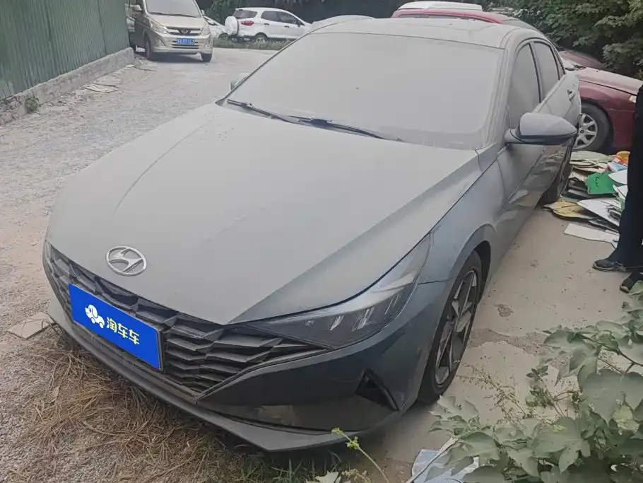 Hyundai Elantra — фото 1