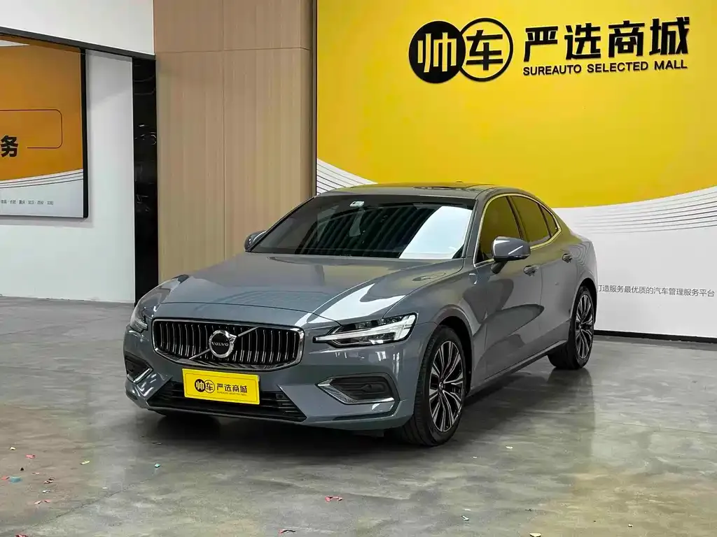 Volvo S60 — фото 1