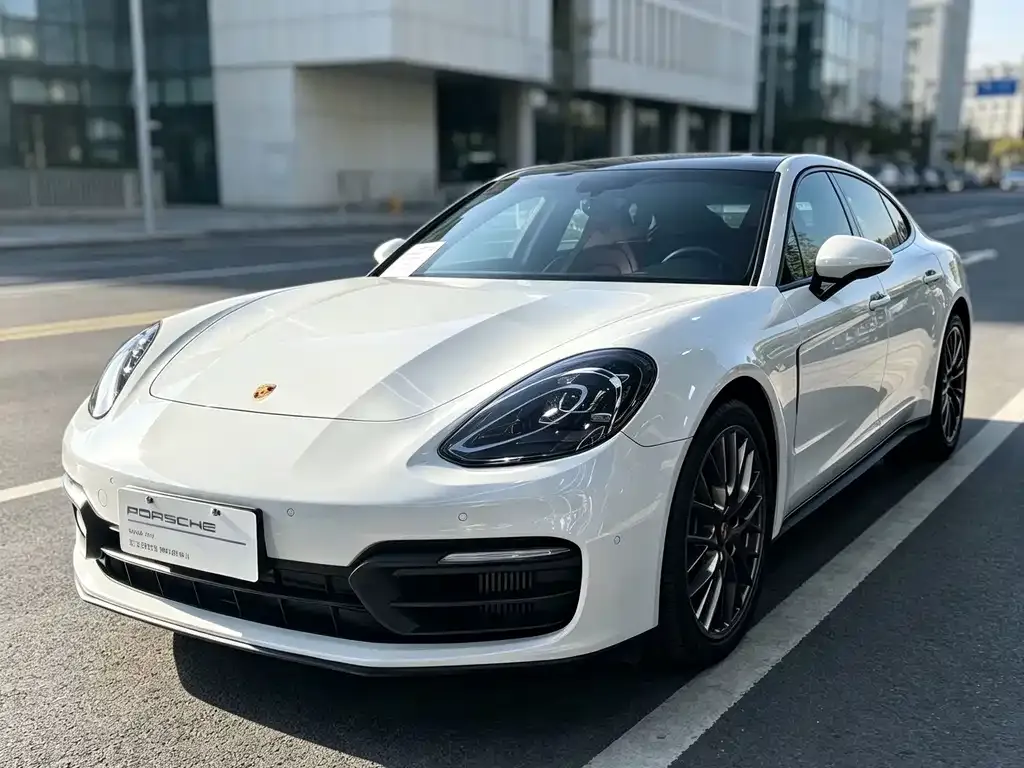 Porsche Panamera — фото 1
