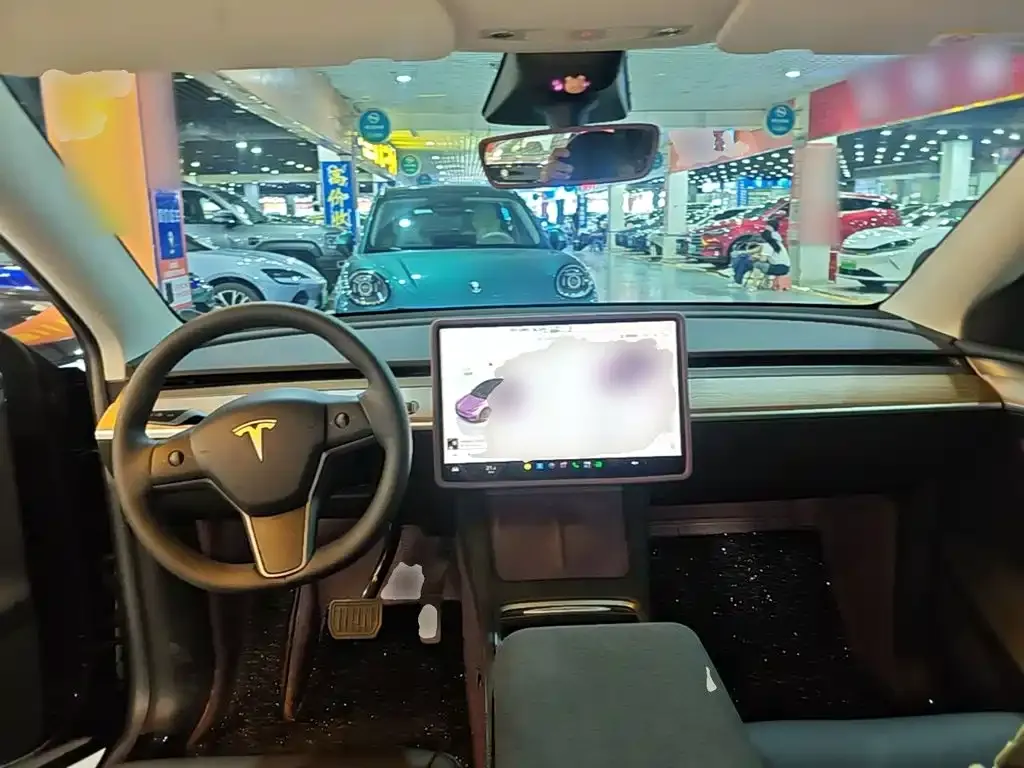 Tesla Model Y — фото 10