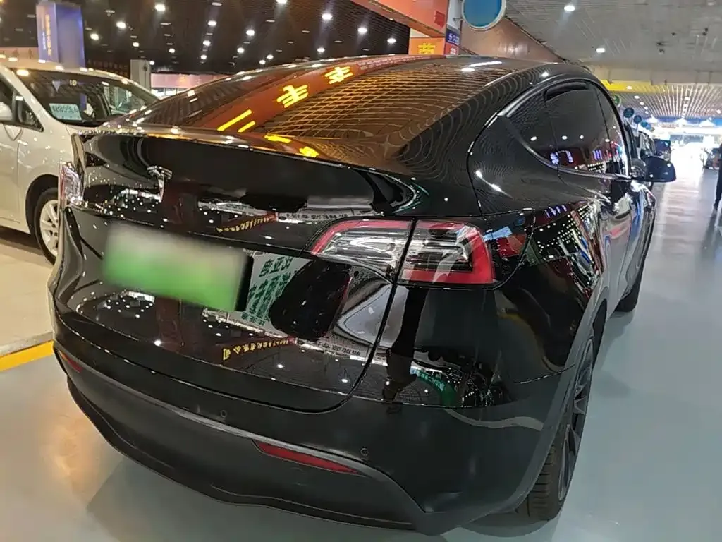 Tesla Model Y — фото 7