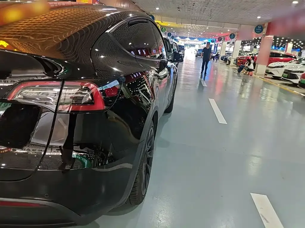 Tesla Model Y — фото 9