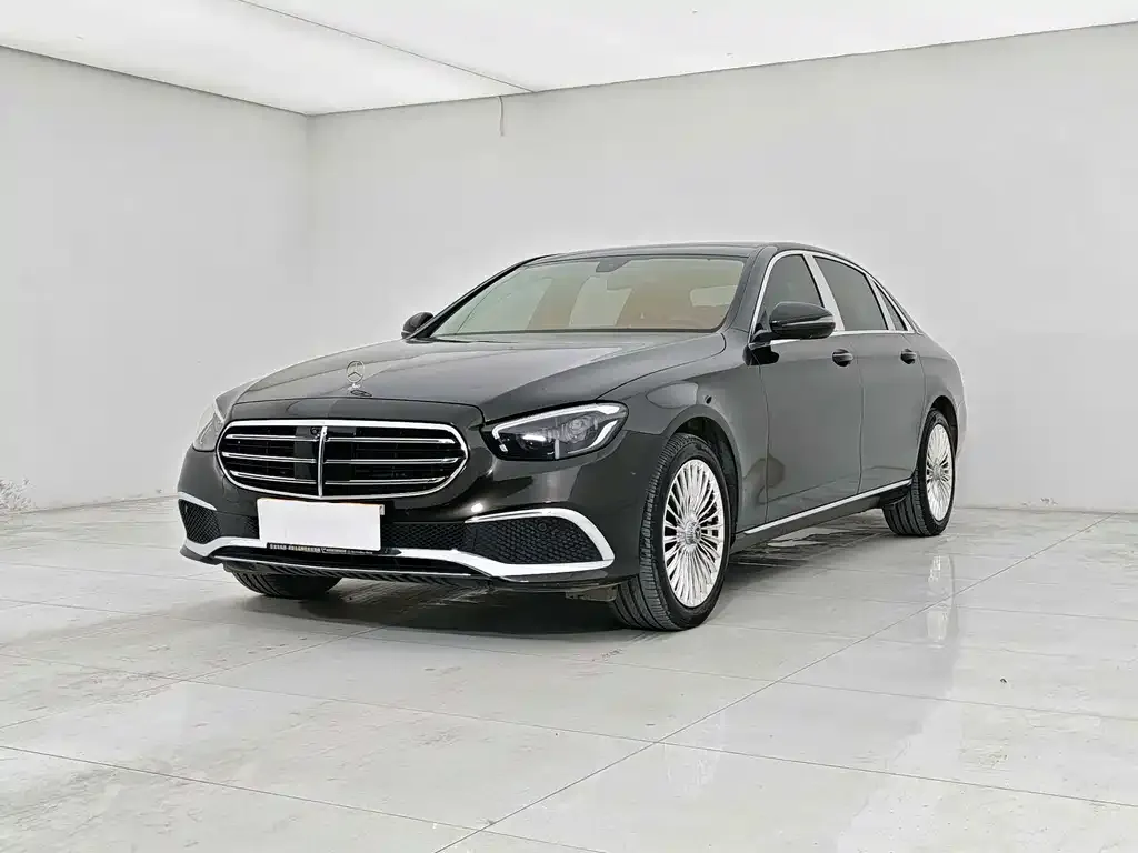 Mercedes-Benz E-Class — фото 1