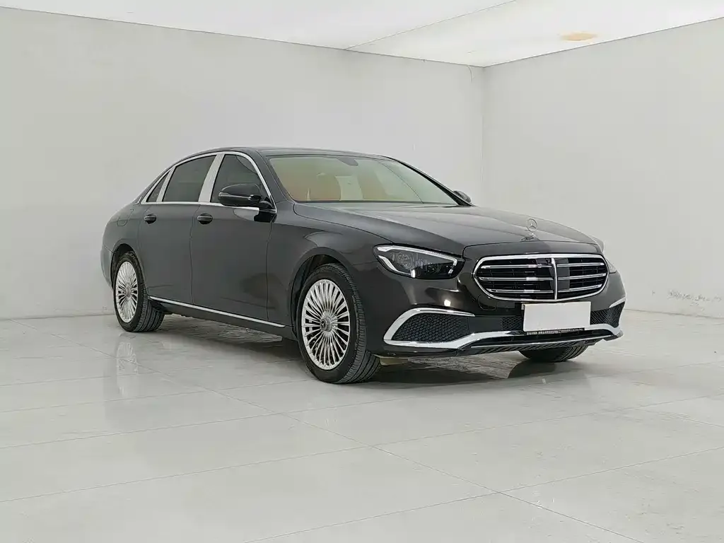 Mercedes-Benz E-Class — фото 2