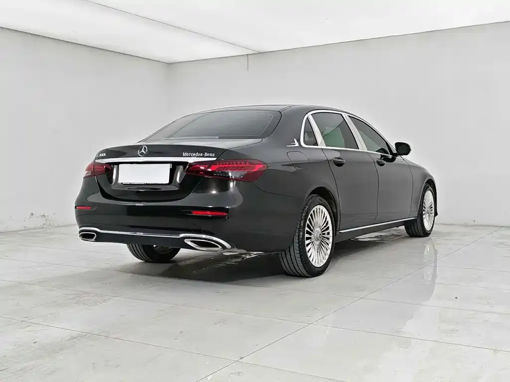 Mercedes-Benz E-Class — фото 6