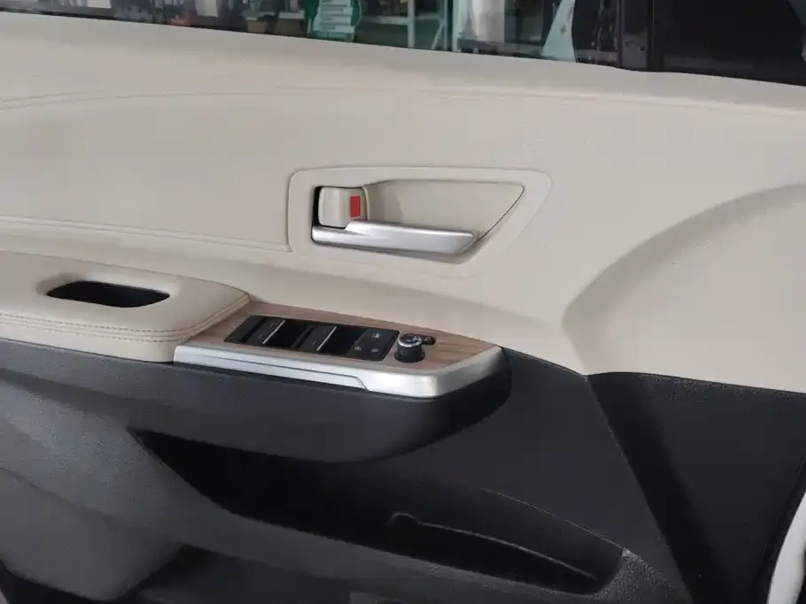 Toyota Sienna — фото 2