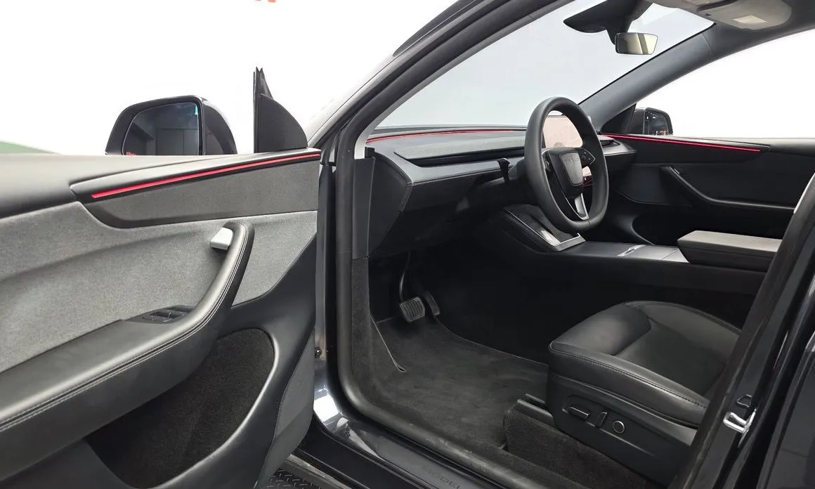 Tesla Model Y — фото 9