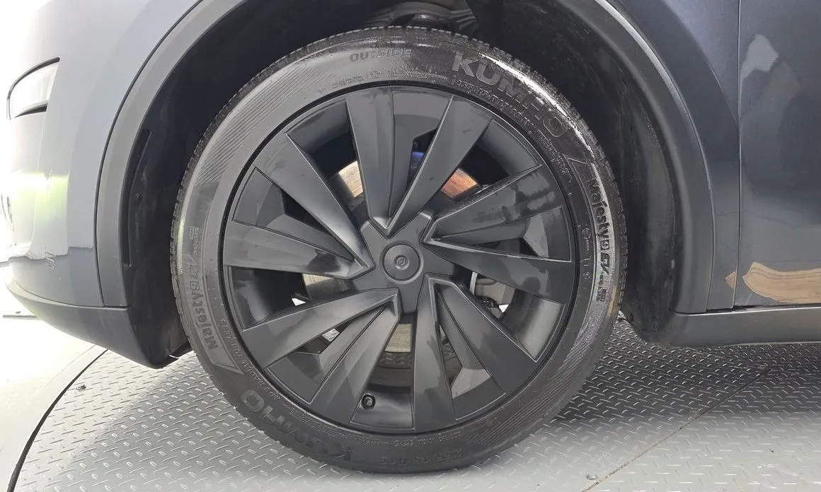 Tesla Model Y — фото 7