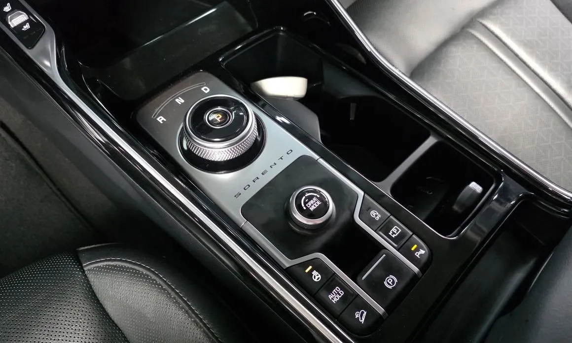 Kia Sorento — фото 9