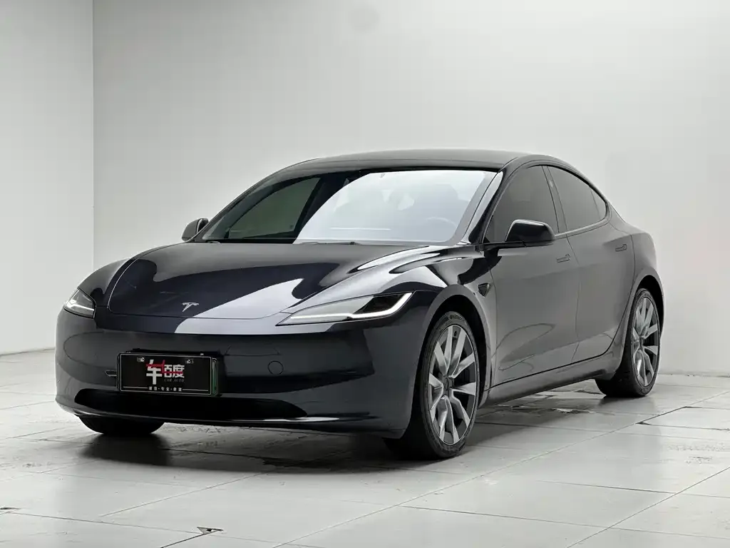 Tesla Model 3 — фото 1
