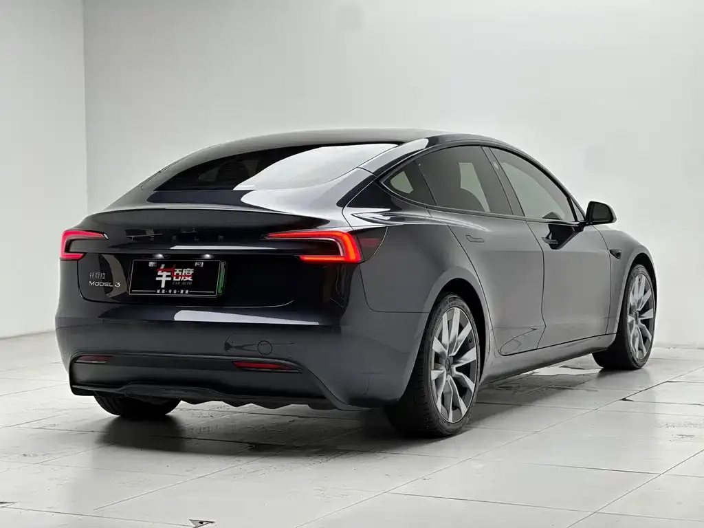 Tesla Model 3 — фото 2