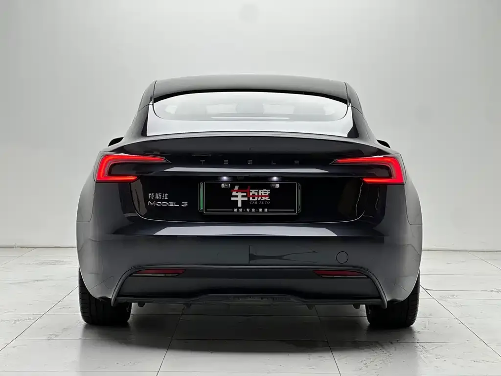 Tesla Model 3 — фото 8