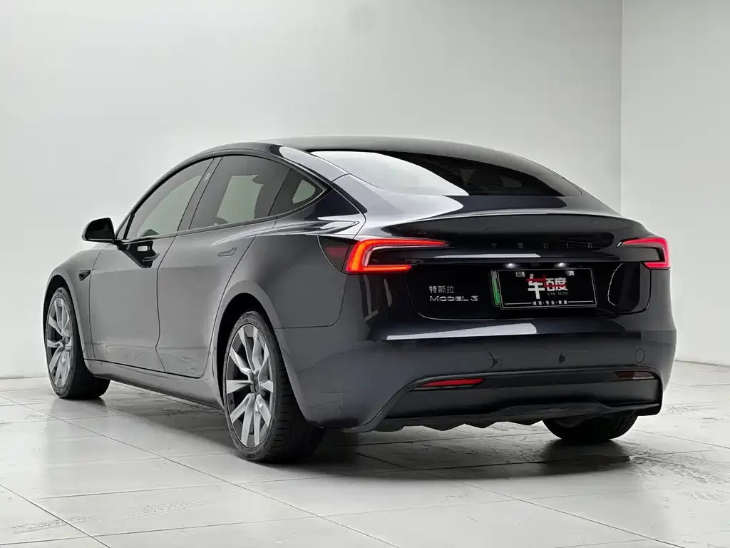 Tesla Model 3 — фото 6
