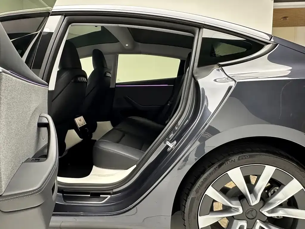 Tesla Model 3 — фото 10