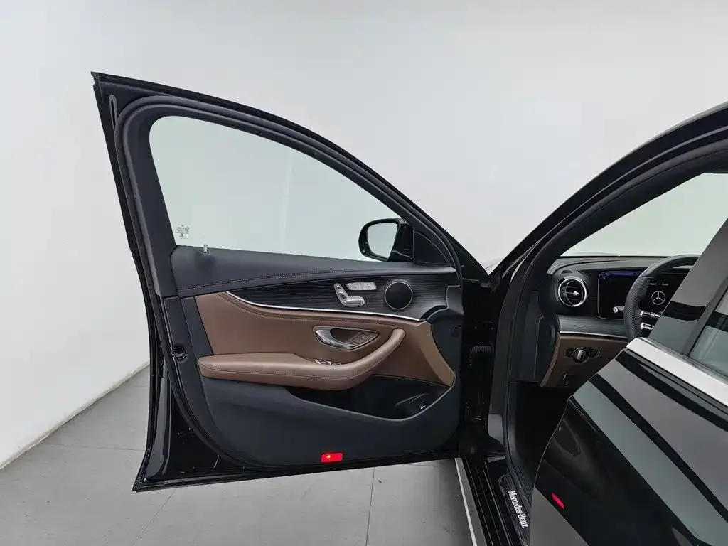 Mercedes-Benz E-Class — фото 10