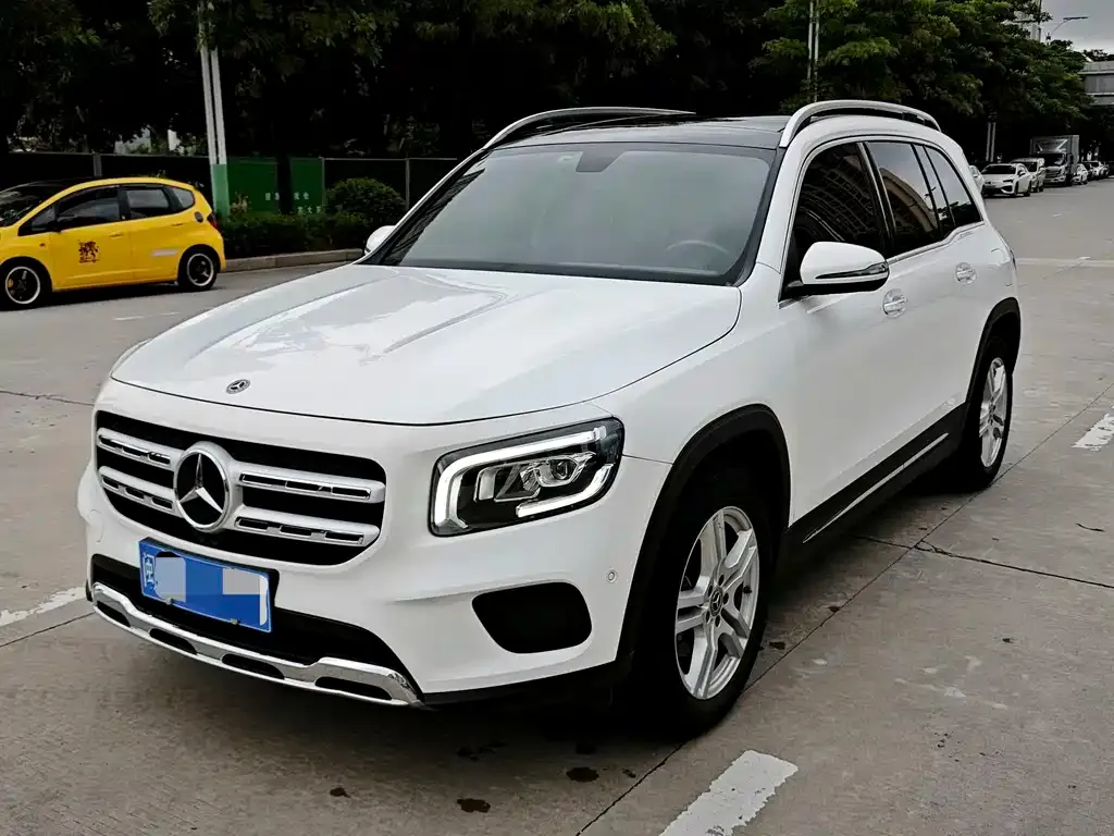 Mercedes-Benz GLB — фото 1