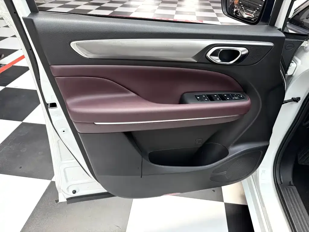 GAC Motor Trumpchi M6 — фото 5