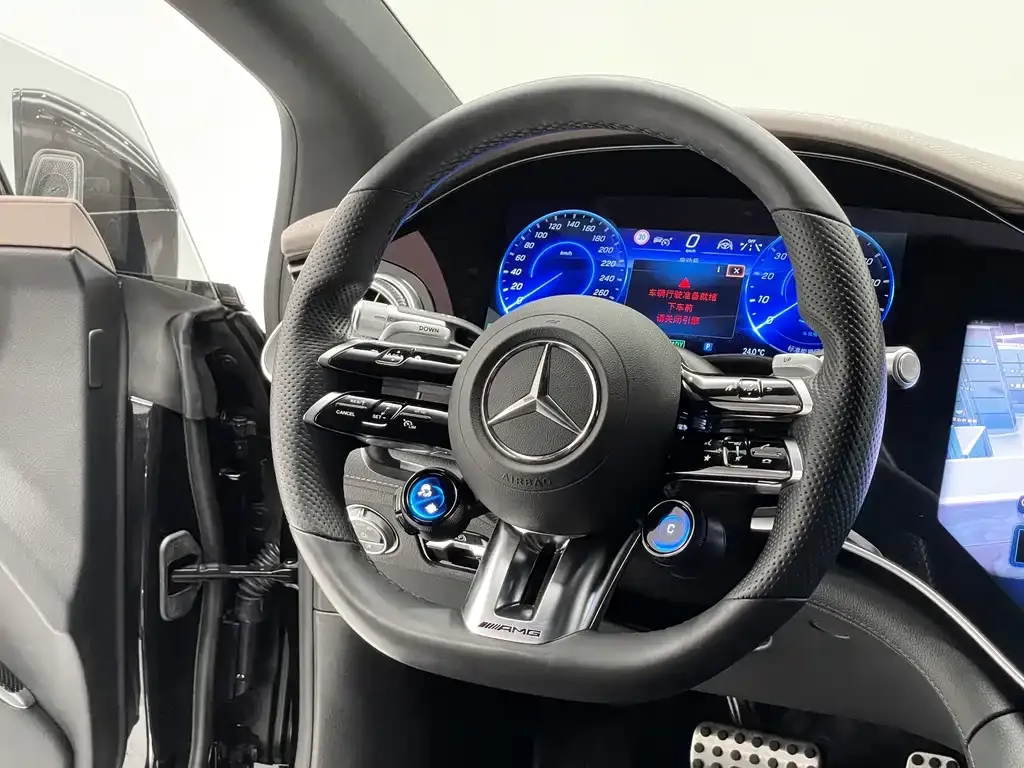 Mercedes-Benz EQS AMG — фото 8