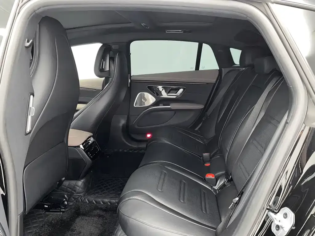 Mercedes-Benz EQS AMG — фото 10