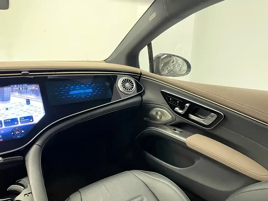 Mercedes-Benz EQS AMG — фото 6