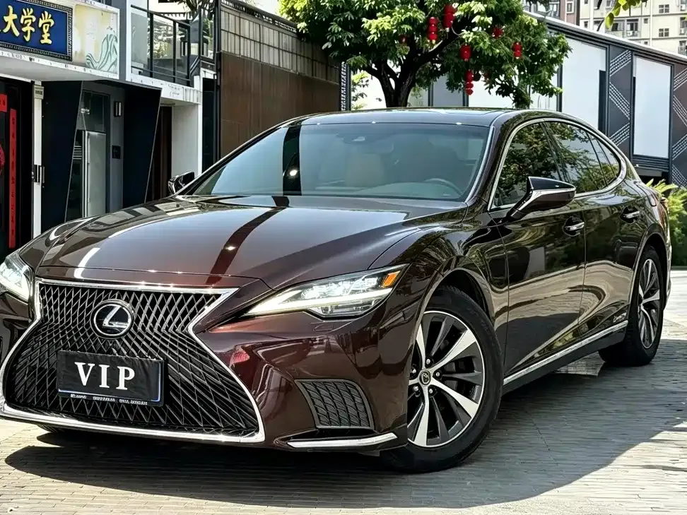Lexus LS — фото 1