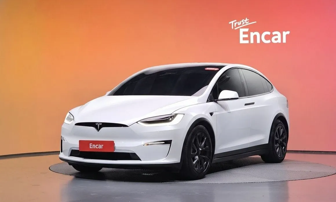 Tesla Model X — фото 1