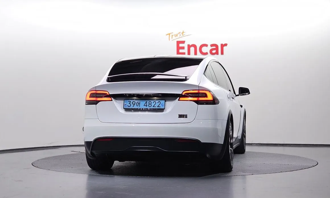 Tesla Model X — фото 3