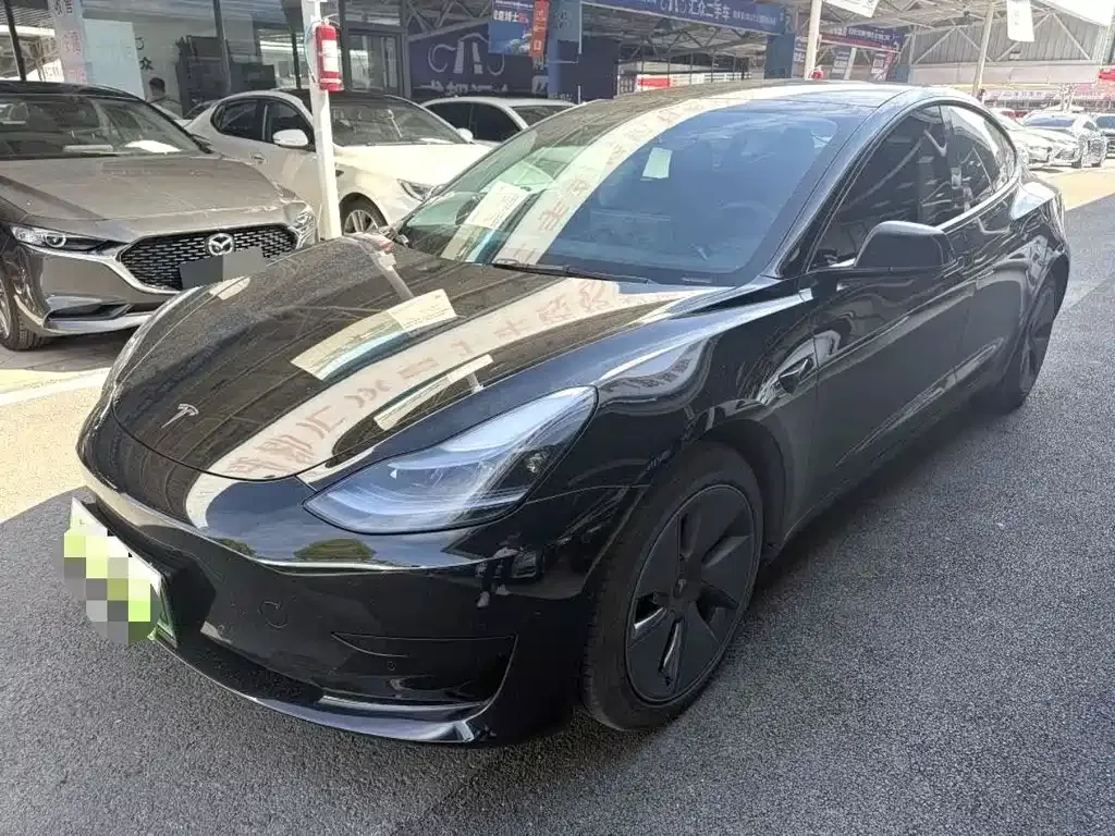 Tesla Model 3 — фото 1