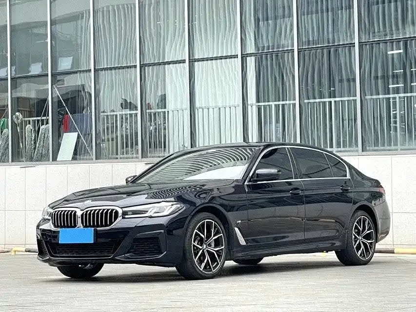 BMW 5 Series — фото 1