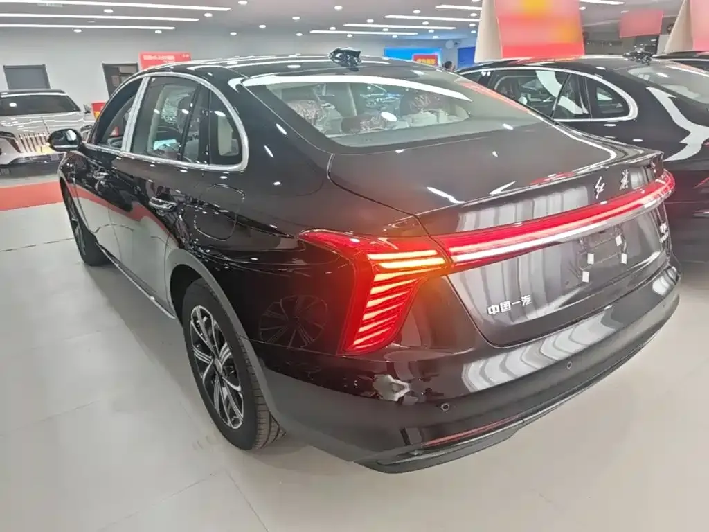 Hongqi H5 PHEV — фото 3