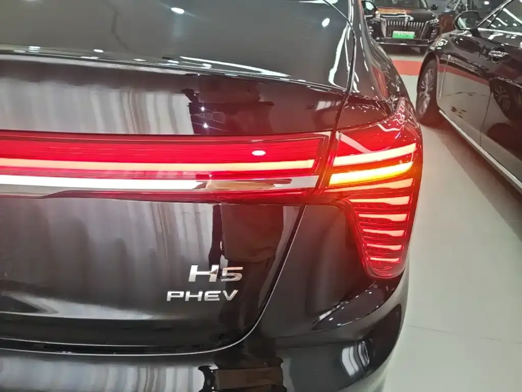Hongqi H5 PHEV — фото 8