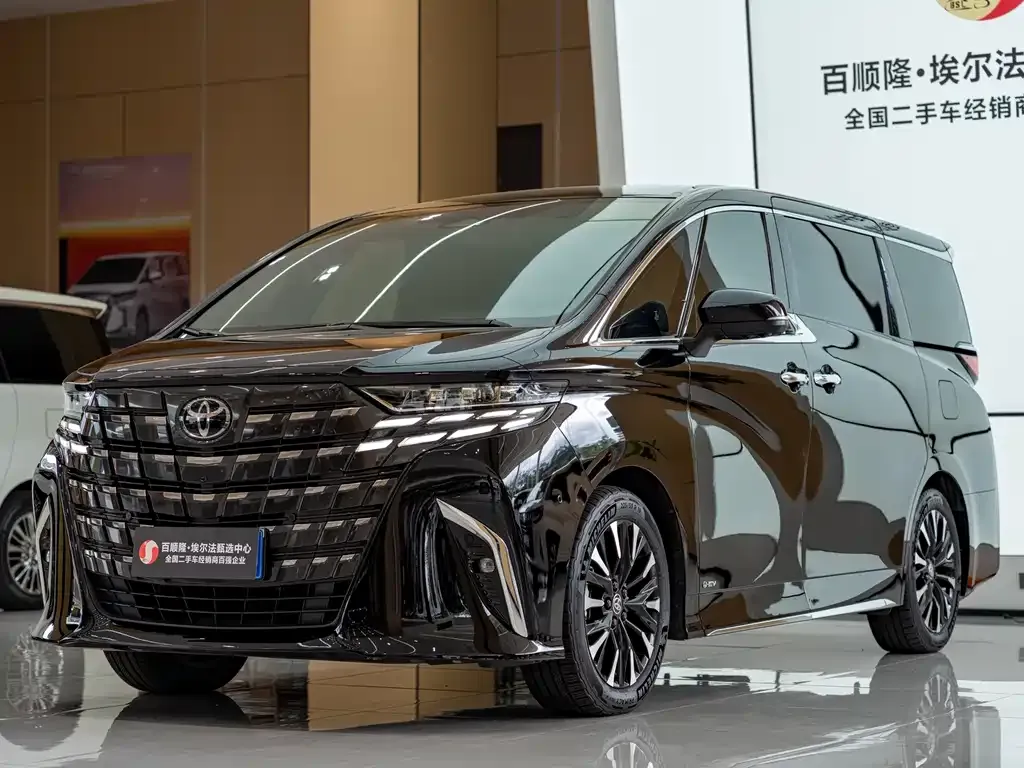 Toyota Alphard — фото 1