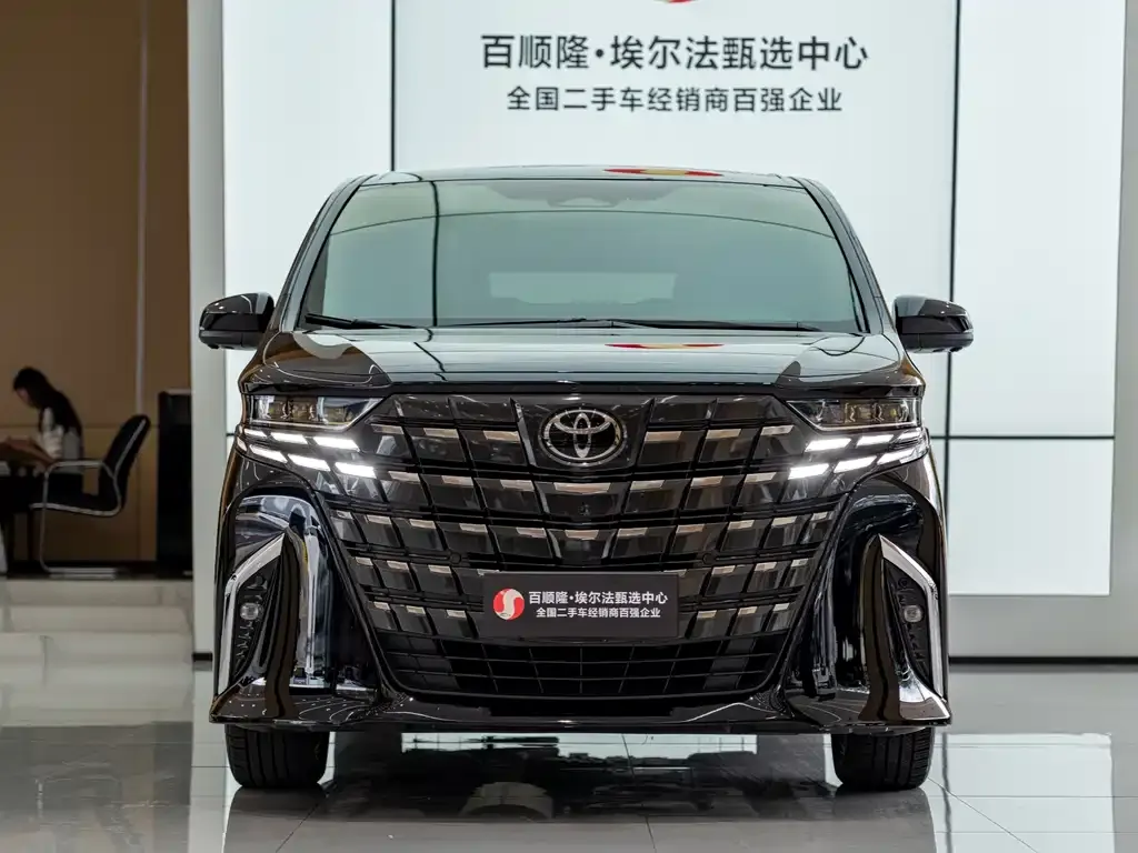 Toyota Alphard — фото 9