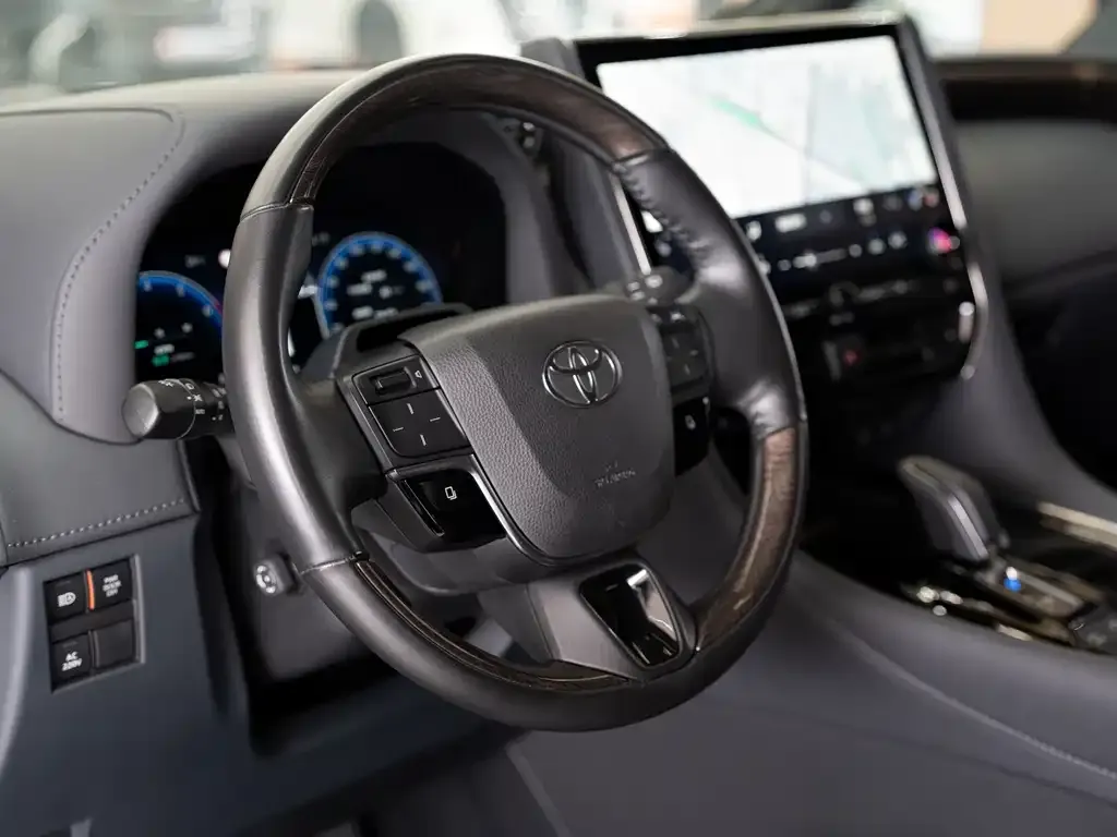 Toyota Alphard — фото 7