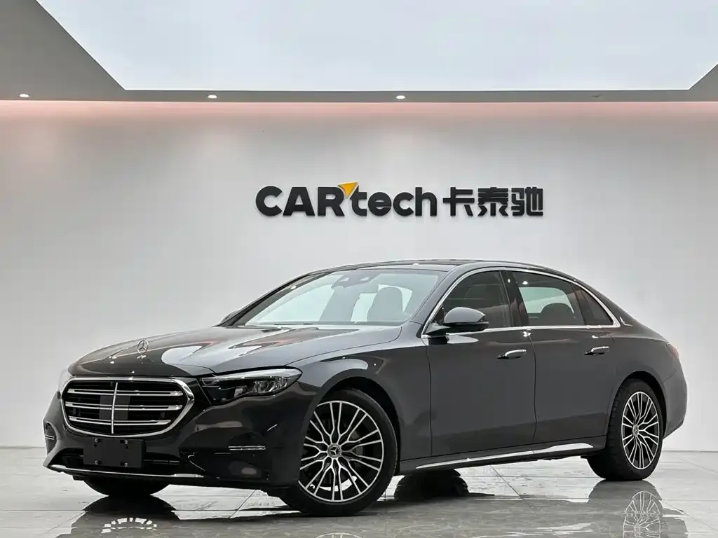 Mercedes-Benz E-Class — фото 1