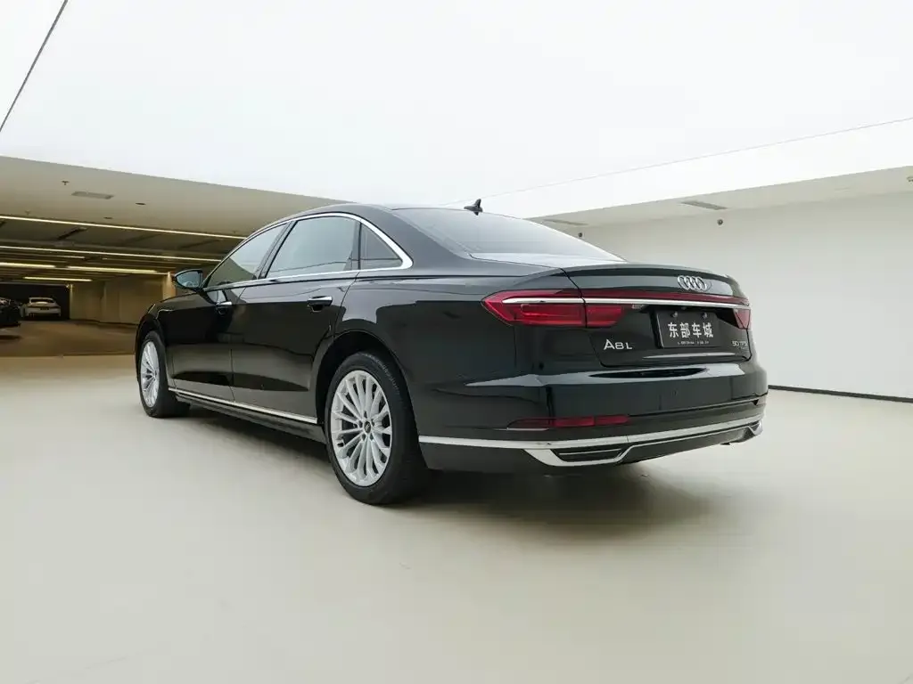 Audi A8 — фото 7