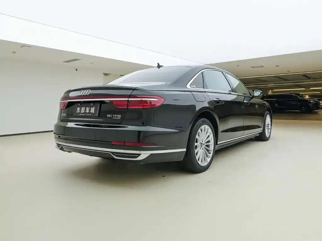 Audi A8 — фото 6