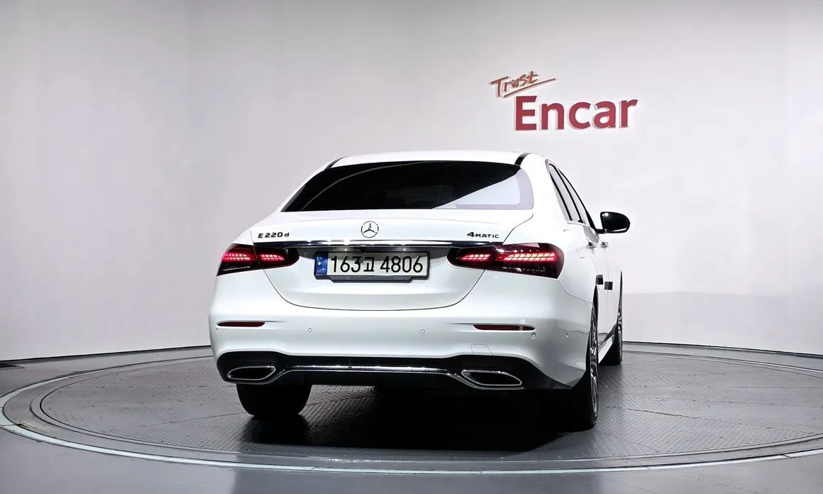 Mercedes-Benz E-Class — фото 4